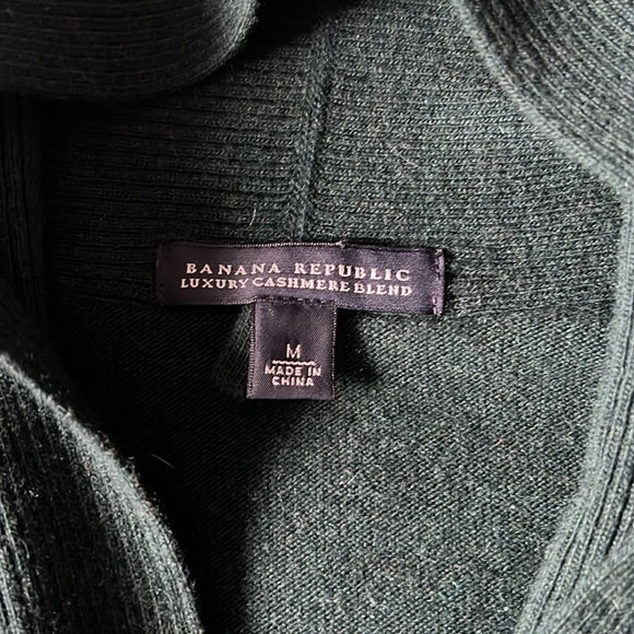 Banana Republic Cashmere Blend Sweater - Picture 2 of 8